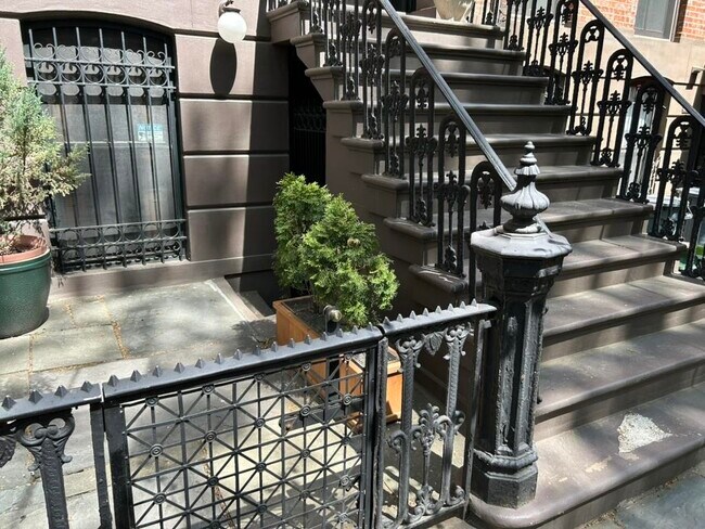 Building Photo - 100 Mercer St