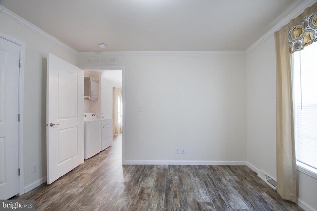 Building Photo - 17 Loxley Ln