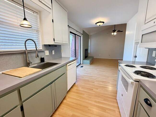 Building Photo - 3608 Peregrine Dr