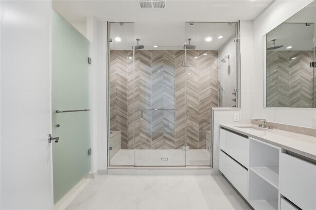 Building Photo - 400 Central Ave