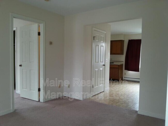 Building Photo - 114 Main Rd N