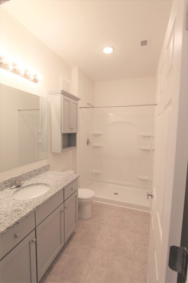 Building Photo - BEAUTIFUL 3BD 2.5 BTH Apartment home RAINT...