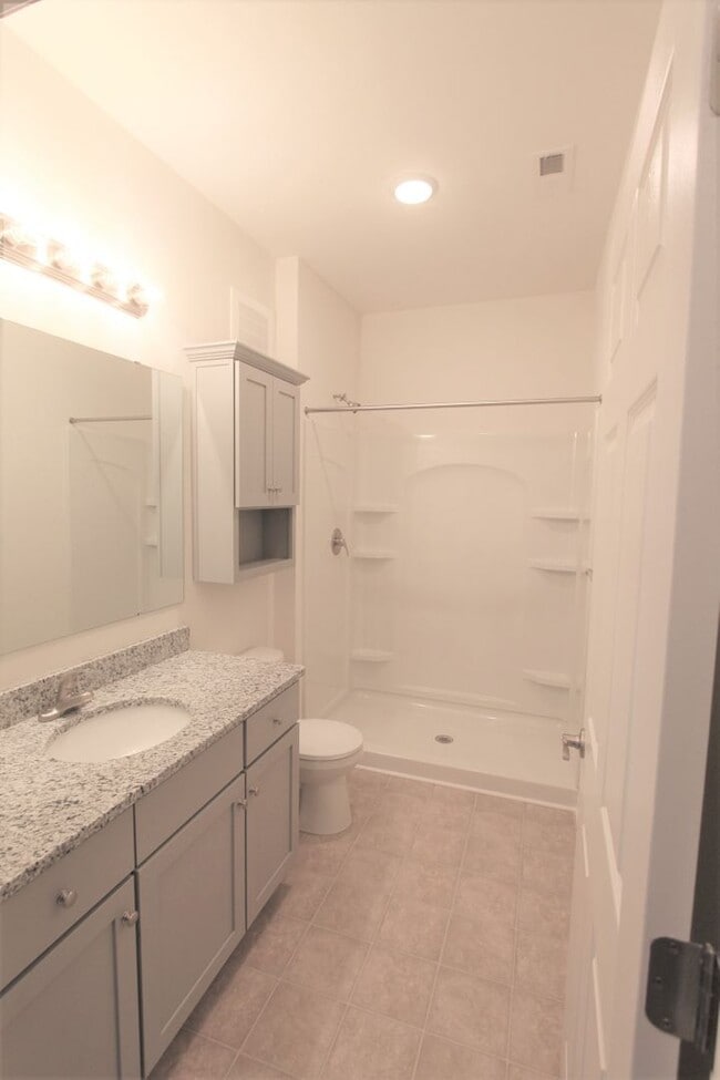 Building Photo - BEAUTIFUL 3BD 2.5 BTH Apartment home RAINTREE - Ballantyne Commons Pkwy