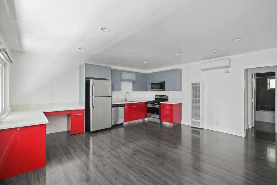 Building Photo - 1321 W 36th Pl