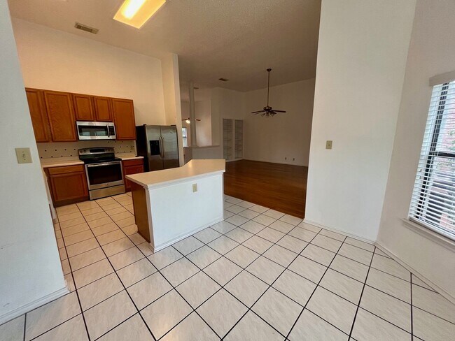 Building Photo - Spacious 3 Bedroom/2.5 Bath home with Large Game Room and Fabulous Deck ~ Move in Ready!