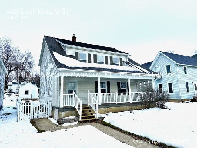 Primary Photo - Gorgeous Deforest house for rent with many...