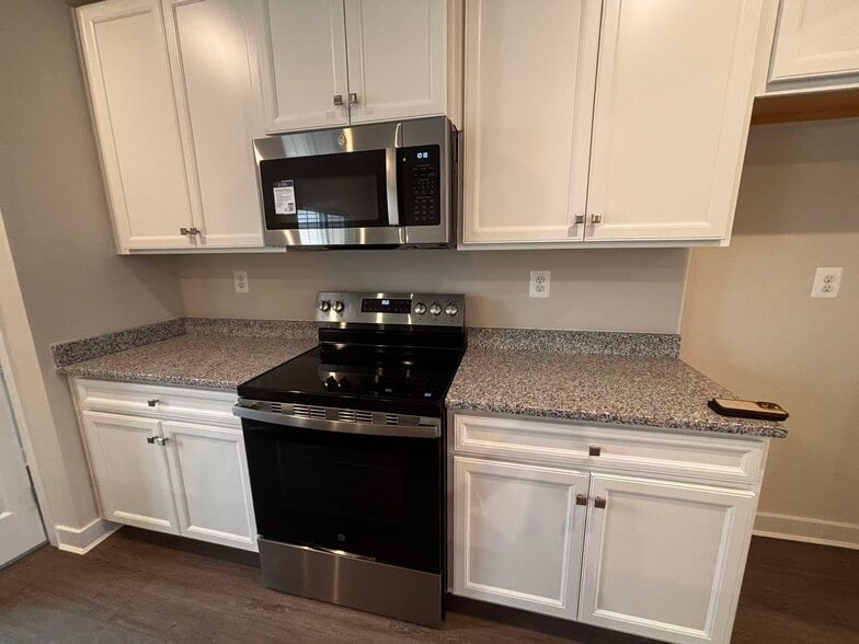 Building Photo - 735 Rosemary Way