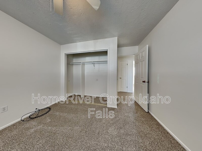 Building Photo - 380 Ladino Dr