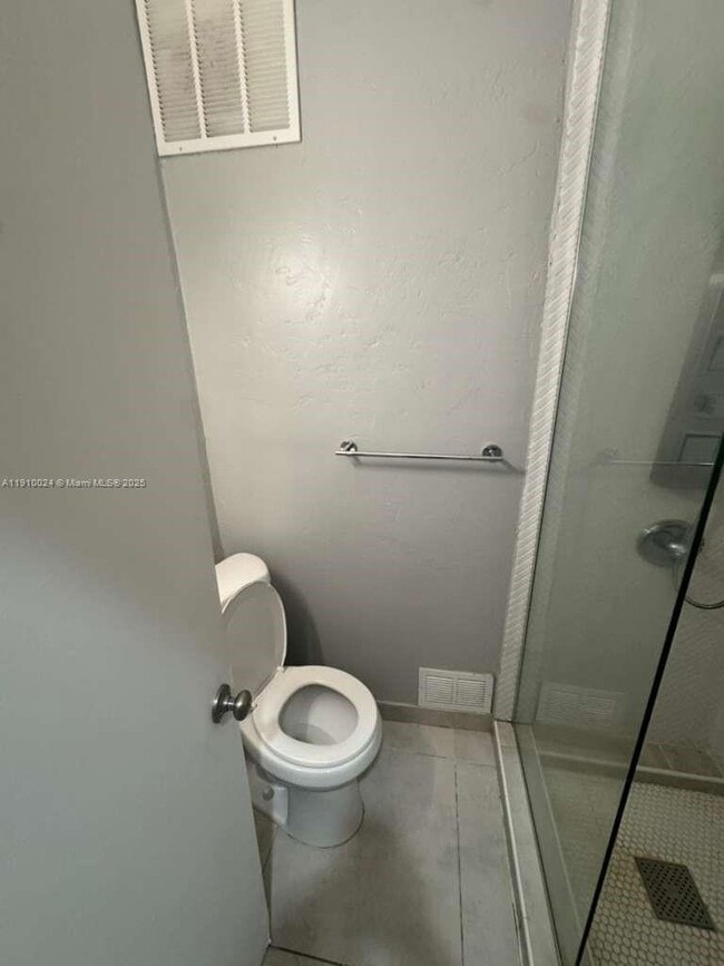 Building Photo - 319 W 28th St