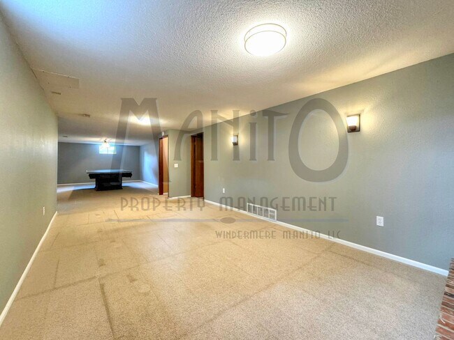 Building Photo - Entertainers Dream Home