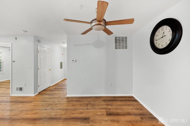 Building Photo - 230 Vasser Dr