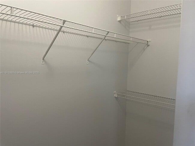 Building Photo - 6020 W Sample Rd