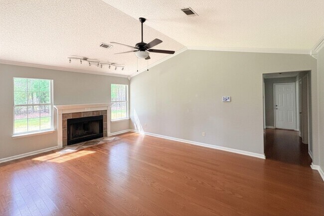 Building Photo - 236 Woodbridge Rd