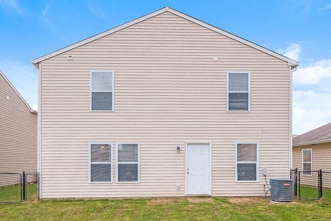 Building Photo - 2832 Ludwig Dr