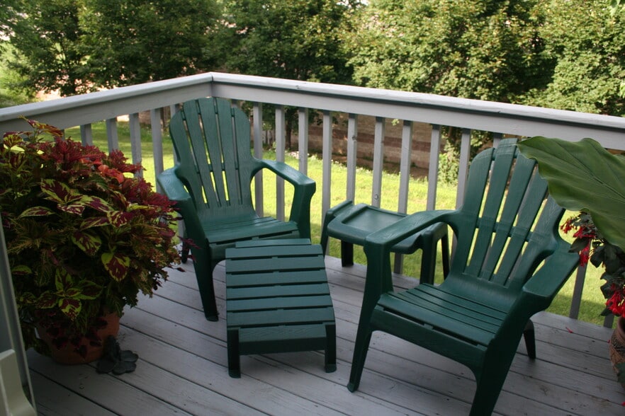 Deck off kitchen - 979 11th Ave S