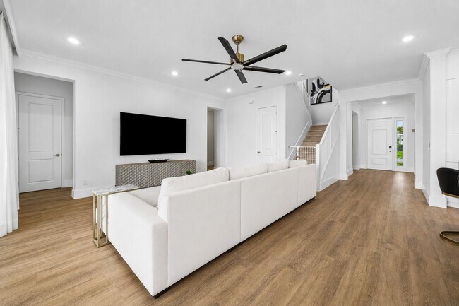 Building Photo - 655 Hookline Cir
