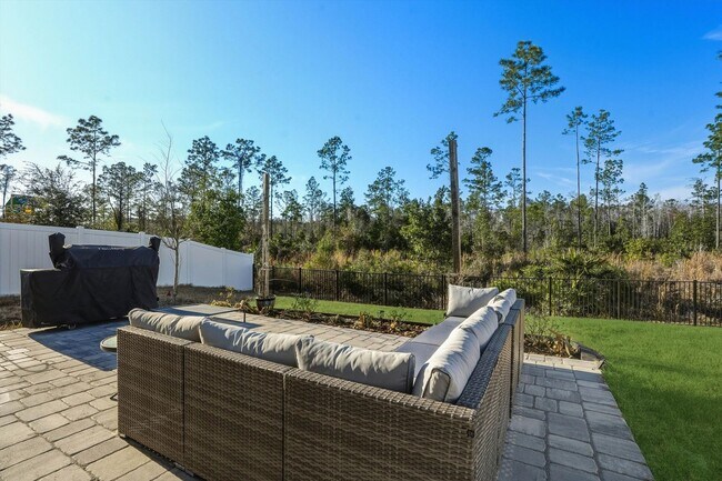 Building Photo - Beautiful Home