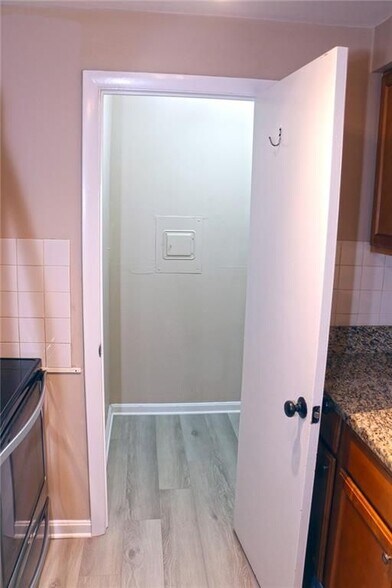 Building Photo - 50 Carnation St