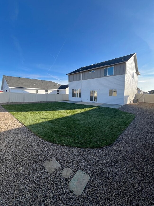 Building Photo - BRAND NEW 4 Bed 2.5 Bath Home