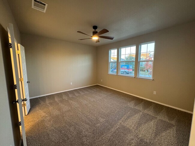 Building Photo - Bright & Spacious 3 Bedroom Home with Garage in Kyle