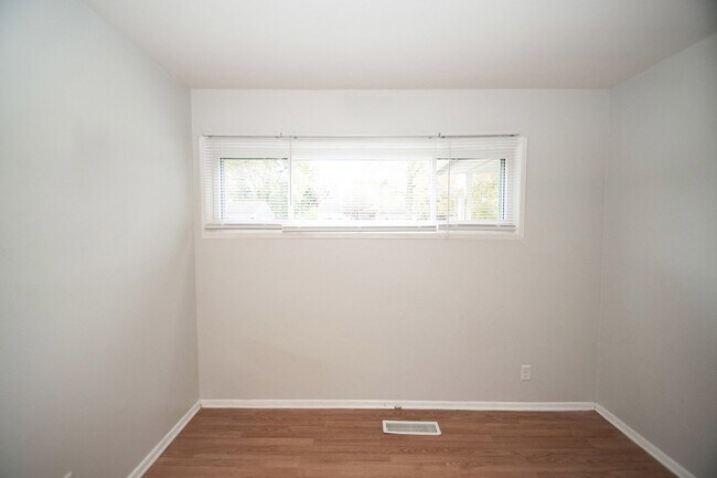 Building Photo - 4610 Karen Dr