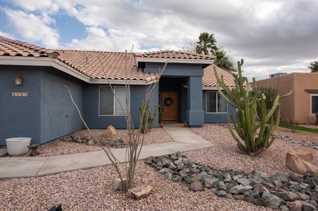 Building Photo - Spacious 3-Bedroom Oasis with Pool in Yuma...