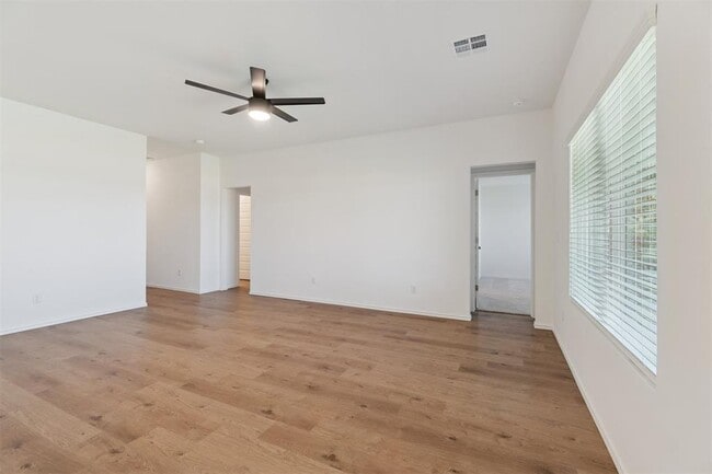 Building Photo - 5925 Bradford Pear Ln