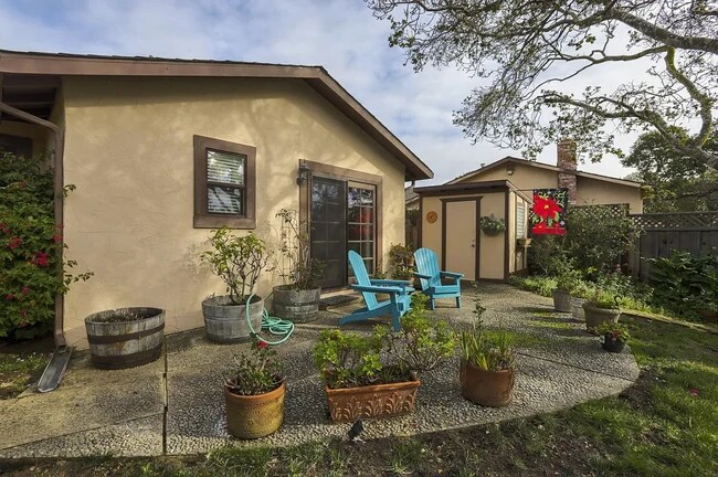 Building Photo - 15470 Oak Hills Dr