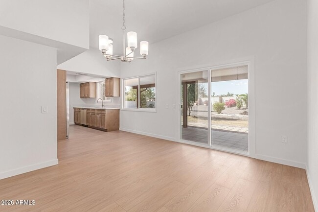 Building Photo - 16853 N Meadow Park Dr