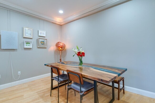 Building Photo - 21 Rockland St