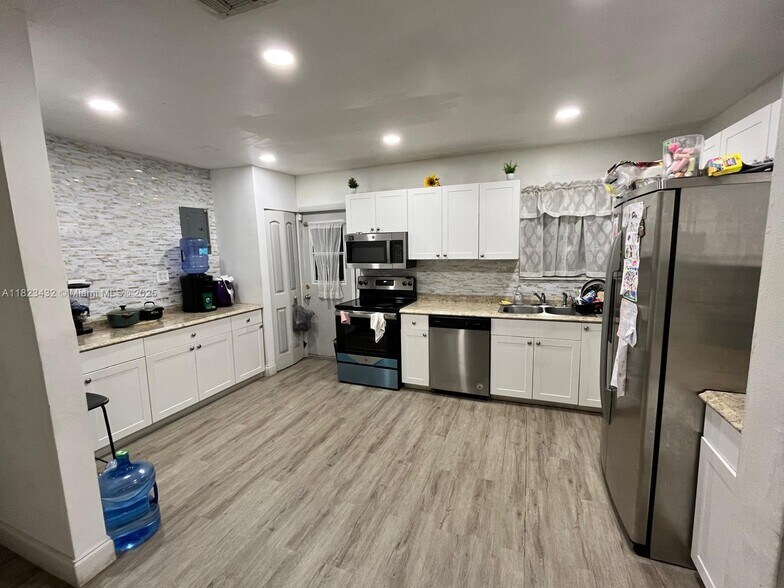Primary Photo - 220 N 66th Ave