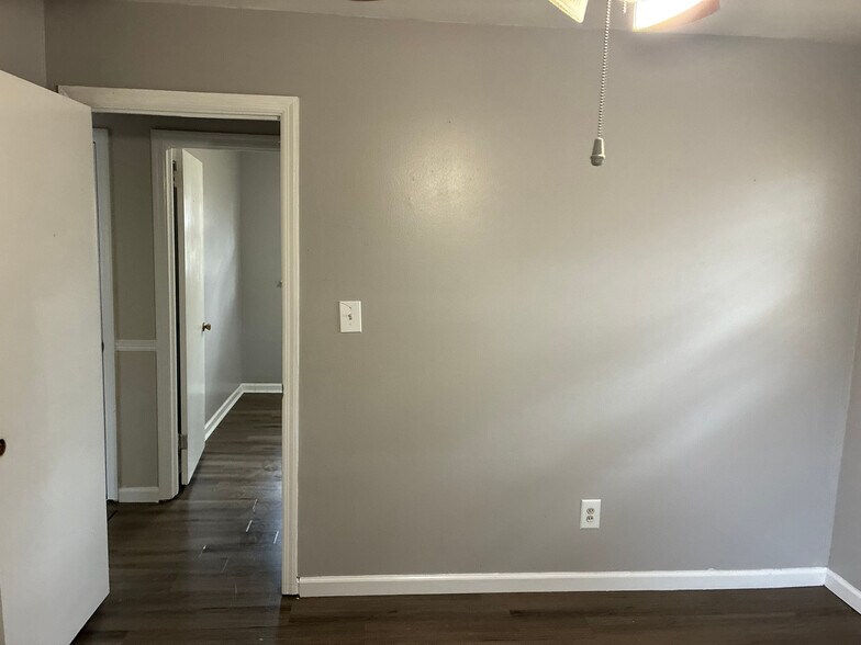 Building Photo - Room in House on Batiste Garden Cir