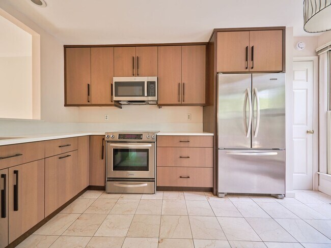 Building Photo - 1339 Templeton Pl