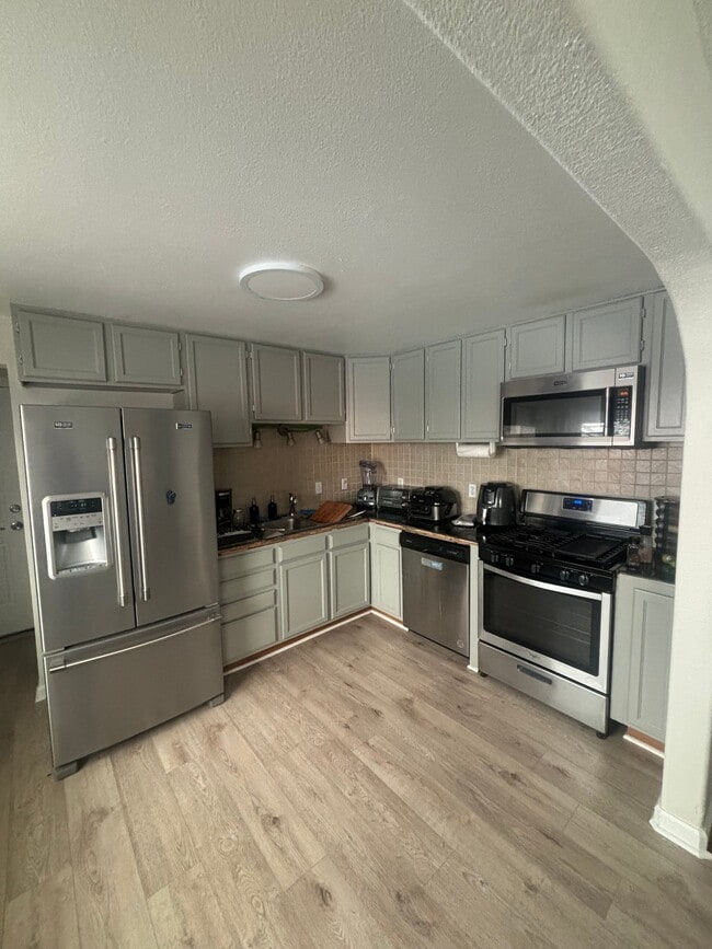 Building Photo - 6505 Zenobia St