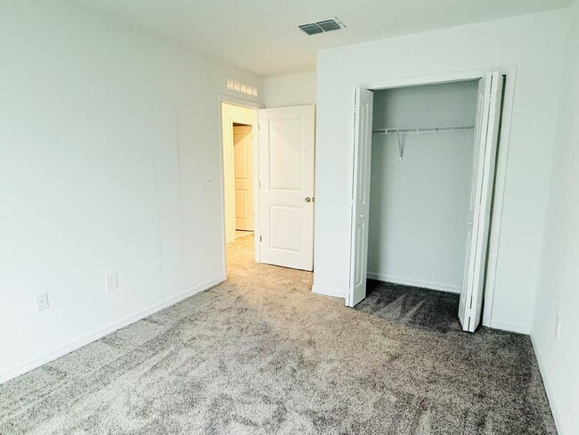 Building Photo - 644 Reggie Rd