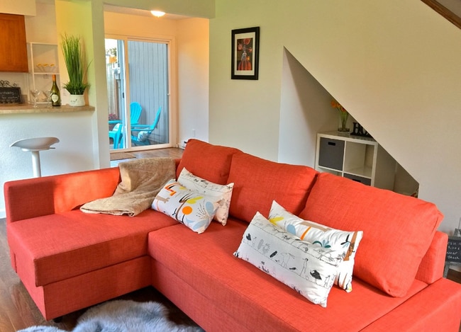 Building Photo - Townhouse style condo in Beaverton!