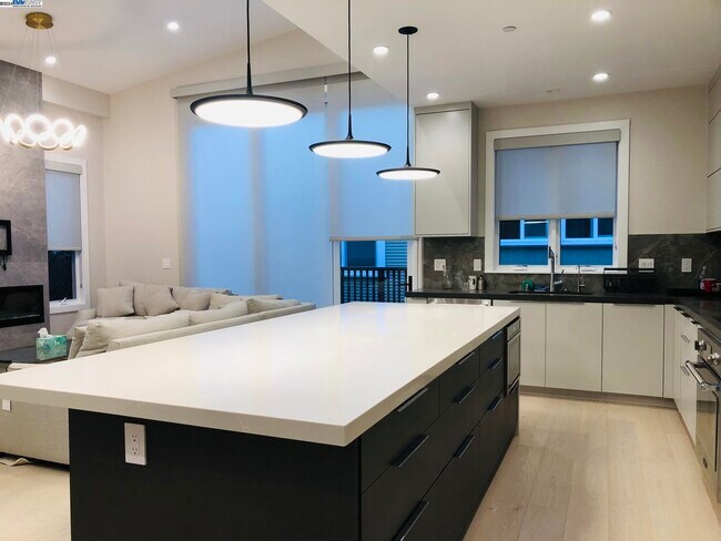 Building Photo - 466-4B1 Ruthven,Palo Alto CA 94301