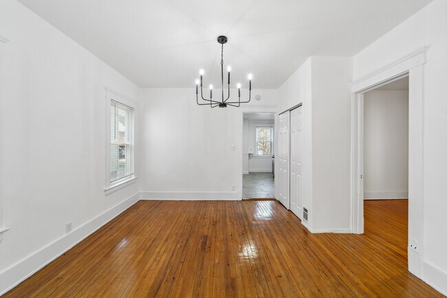 Building Photo - 1356 W 58th St
