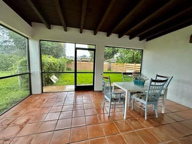 Building Photo - 7439 Twin Sabal Dr