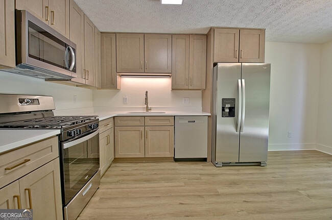 Building Photo - 105 Rose Ct