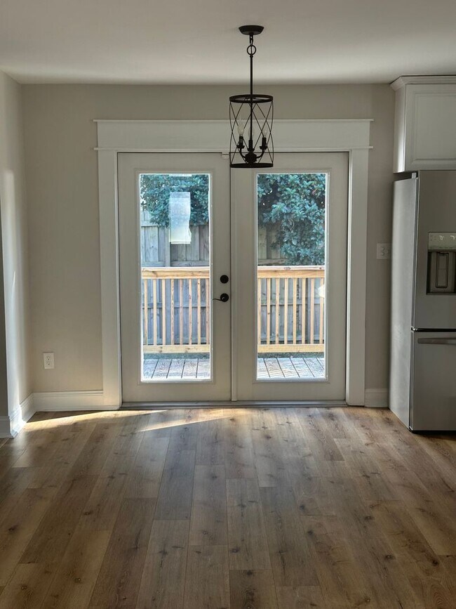 Building Photo - 3 Bedroom with extra Office Space AVAILABL...