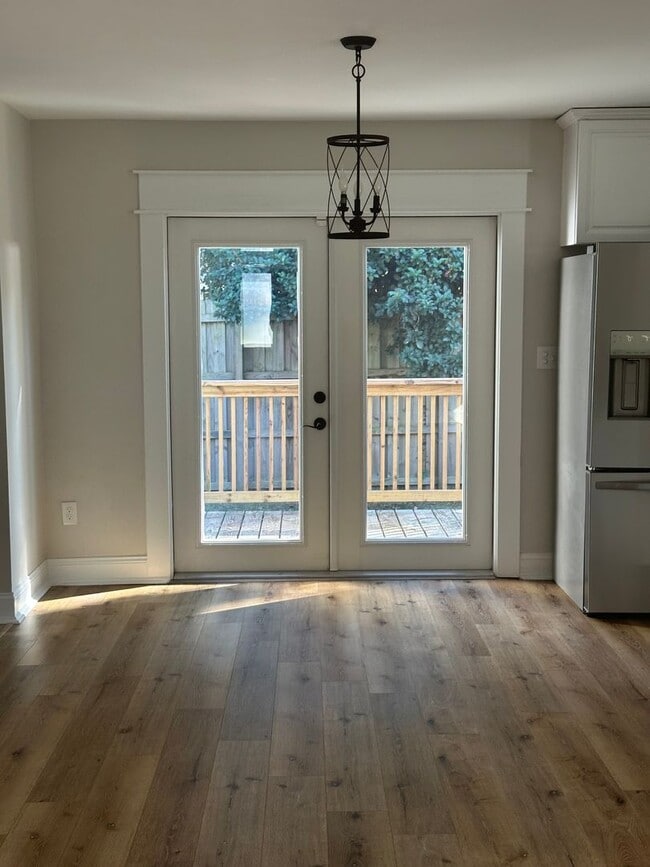 Building Photo - 3 Bedroom with extra Office Space AVAILABLE NOW!