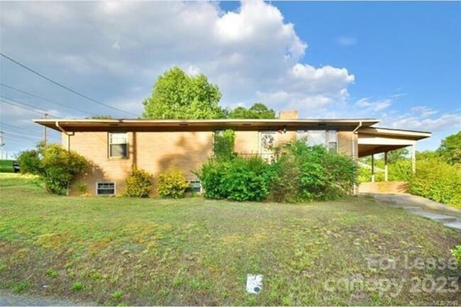 Building Photo - 49 Fenix Dr SW