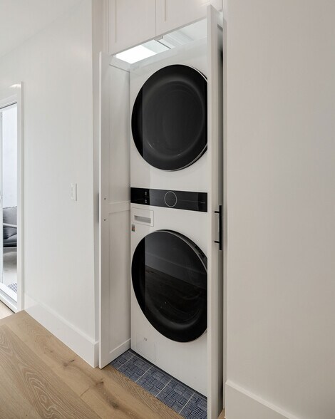 Building Photo - 316 1st St