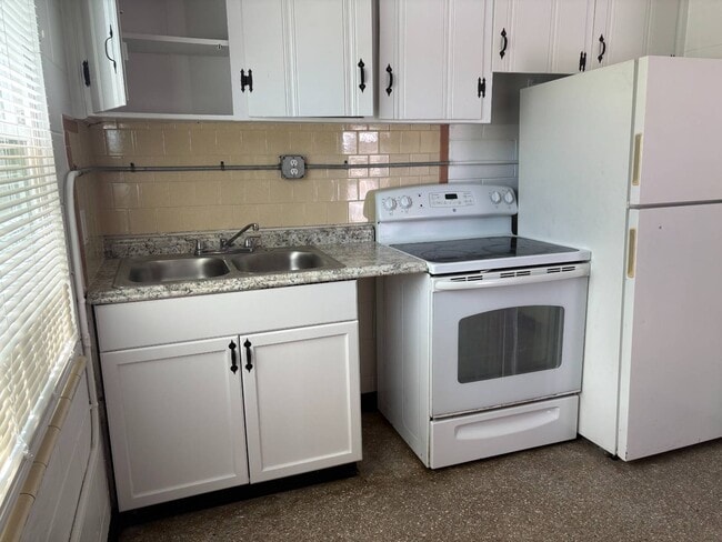 Primary Photo - 12420 N Florida Ave