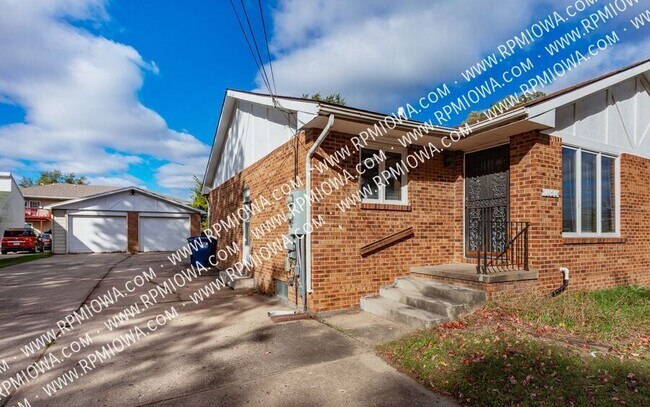 Building Photo - 1020 Williams St