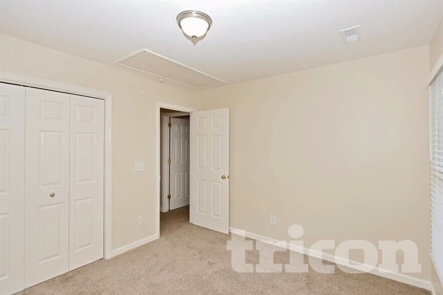 Building Photo - 105 Saddlebridge Ln