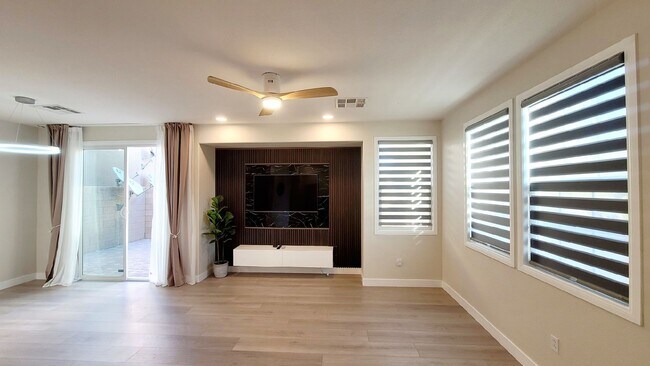 Building Photo - 8360 Creek Canyon Ave