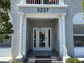 Building Photo - 3237 SW 4th St