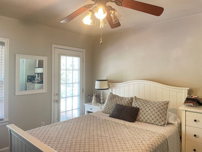 Building Photo - Crestview Home walking distance to Normaltown